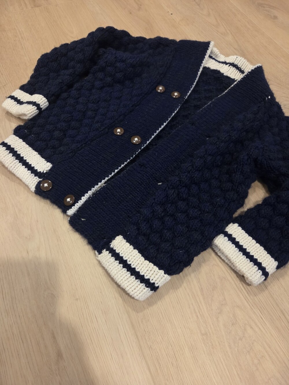 HANDMADE | Cardigan - Picture 2 of 4